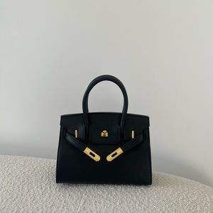 Inzi Crossbody Bag in Black